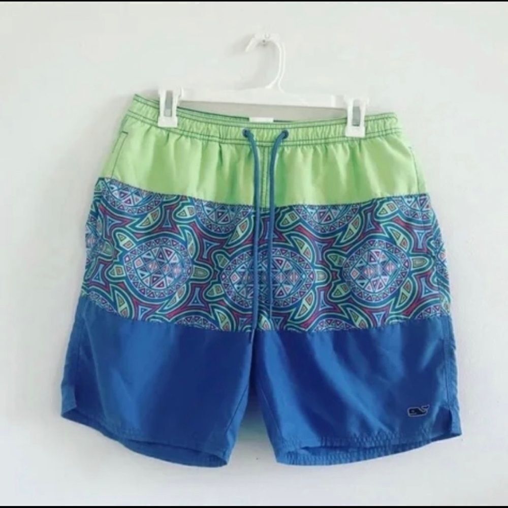Vineyard Vines Mens Swimwear with Tiki Sea Turtle Design Size Large